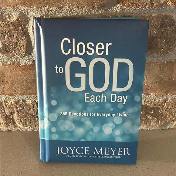 Faith Words Other - NEW Closer to God Devotional Book by Joyce Meyer Hardcover 2015
